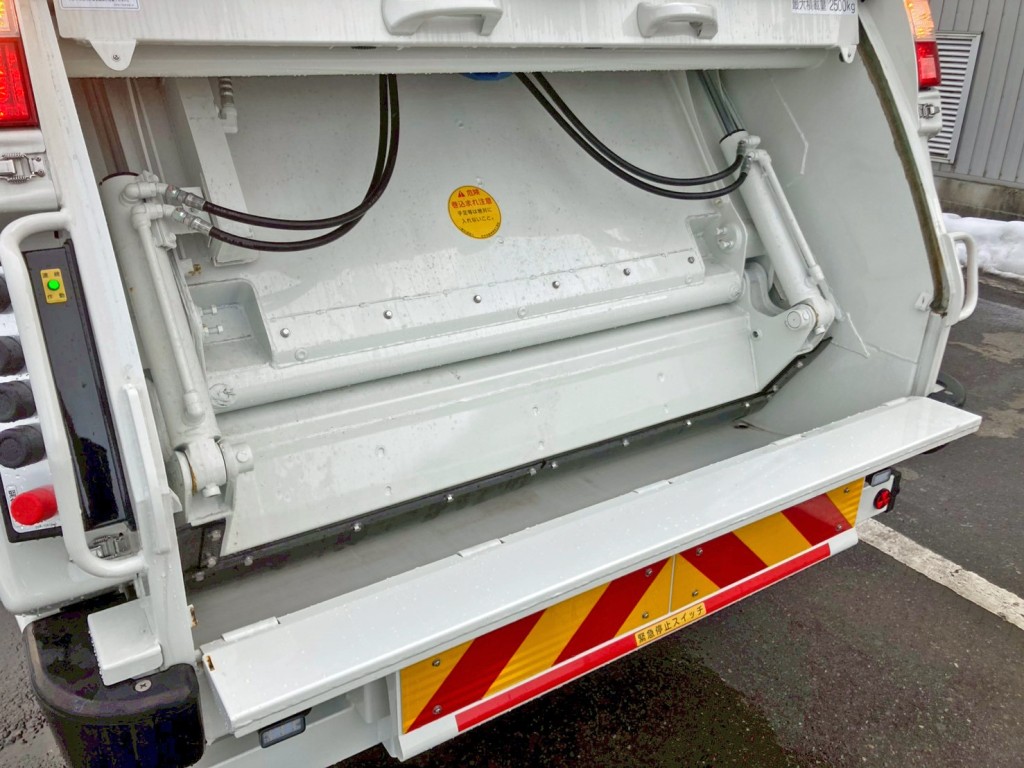 積み込み方式はプレス式です。|日野 デュトロ 2KG-XZU710M(2WD)の写真17