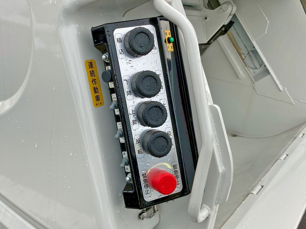 連続 ⇔ 単独切り替えスイッチ付きです。|日野 デュトロ 2KG-XZU710M(2WD)の写真18