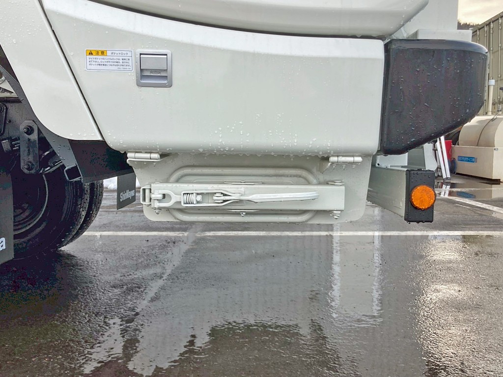 汚水タンクの排水口です。|日野 デュトロ 2KG-XZU710M(2WD)の写真19