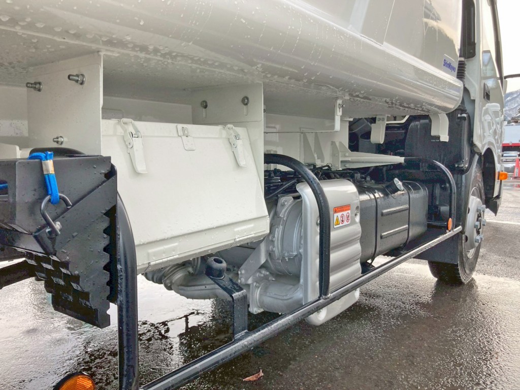 運転席側に工具箱が付いています。|日野 デュトロ 2KG-XZU710M(2WD)の写真22