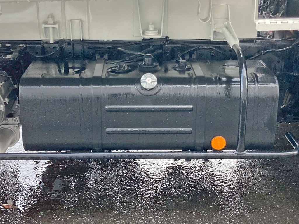 燃料タンクは100Lです。|日野 デュトロ 2KG-XZU710M(2WD)の写真24