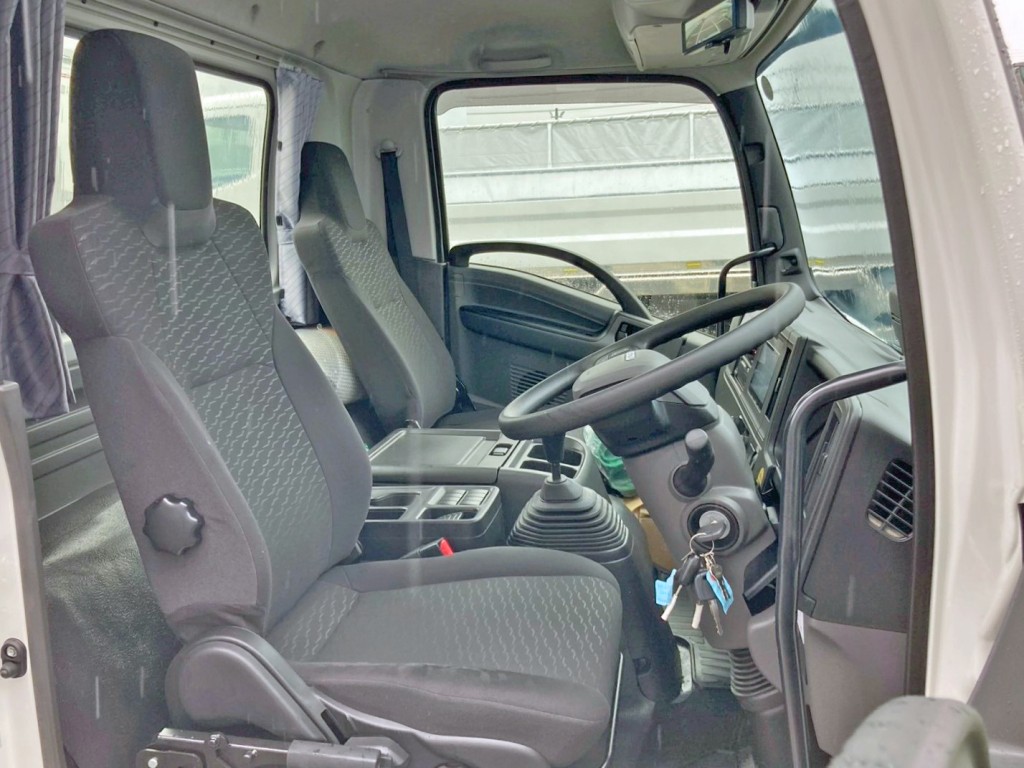 ベッドレスキャビンです。|いすゞ フォワード 2PG-FTR90U4の写真7