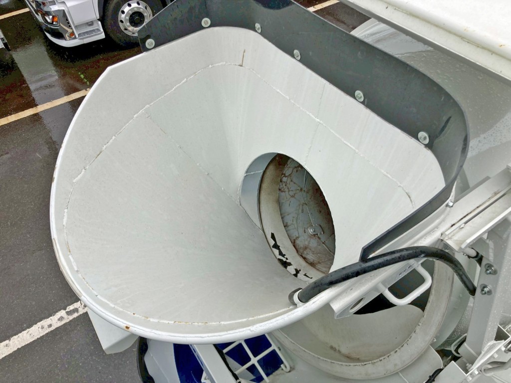 投入口の状態です。|いすゞ フォワード 2PG-FTR90U4の写真9