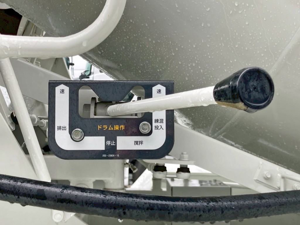 上物の操作レバーです。(運転席側)|いすゞ フォワード 2PG-FTR90U4の写真17