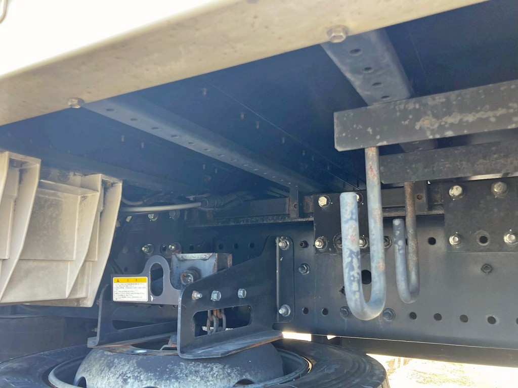 シャーシとネタの状態です。(縦ネタ・横ネタは鉄製です)|日野 プロフィア 2DG-FW1AHCの写真6