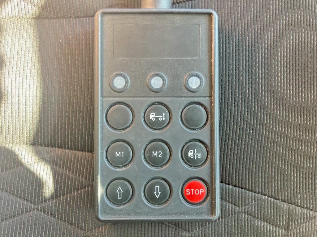 エアサスのコントローラーです。|日野 プロフィア 2DG-FW1AHCの写真21