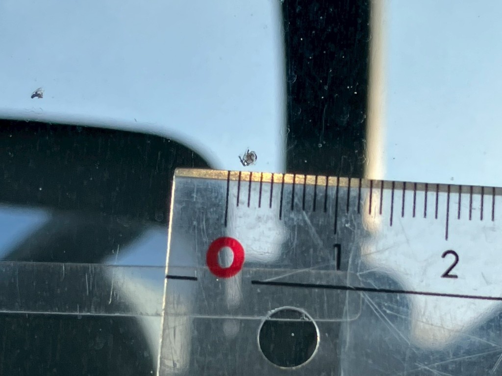 フロントガラスに飛び石があります。|三菱 スーパーグレート QPG-FP64VDRの写真15