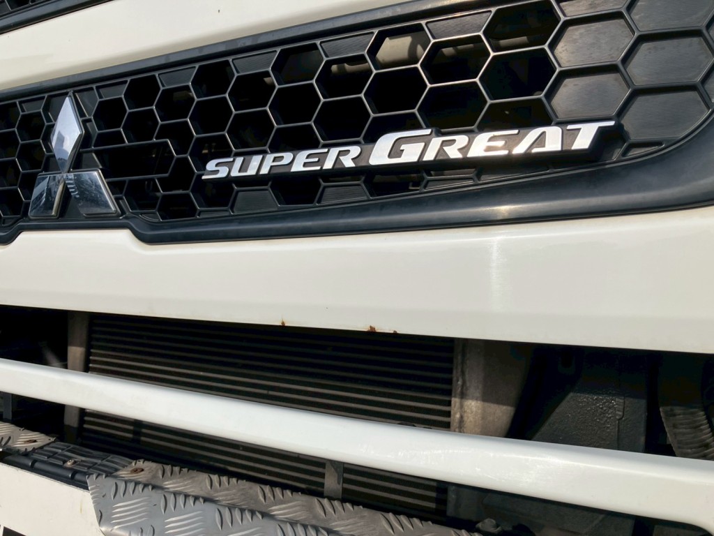 フロントパネルにキズ・サビがあります。|三菱 スーパーグレート QPG-FP64VDRの写真16