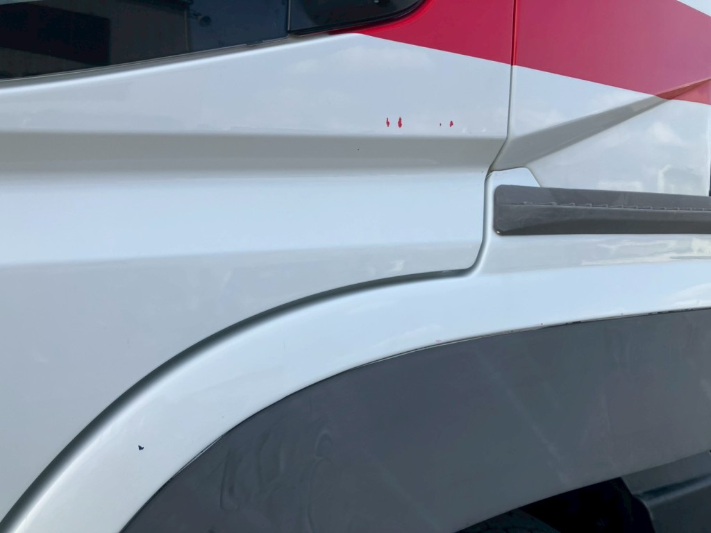 助手席側ドアにキズがあります。|三菱 スーパーグレート QPG-FP64VDRの写真21