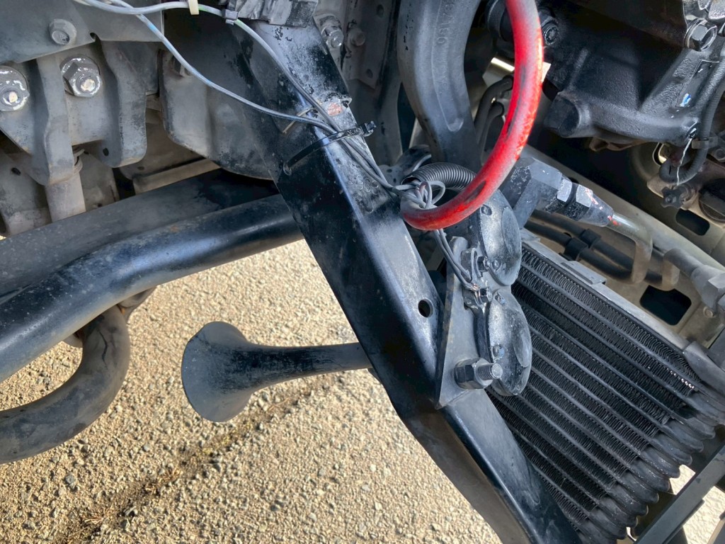 ヤンキーホーン付いています。|三菱 スーパーグレート QPG-FP64VDRの写真34