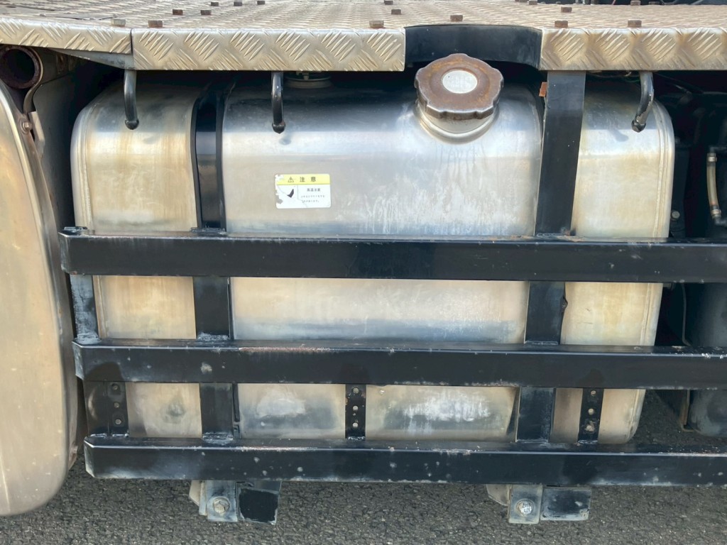 燃料タンクは350Lです。|三菱 スーパーグレート QPG-FP64VDRの写真36