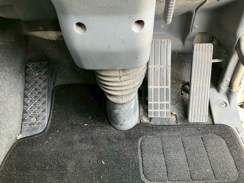 2ペダル仕様です。|三菱 スーパーグレート QPG-FP64VDRの写真38