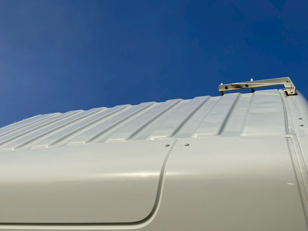 ルーフにヘコミがあります。|三菱 スーパーグレート QPG-FP64VDRの写真41