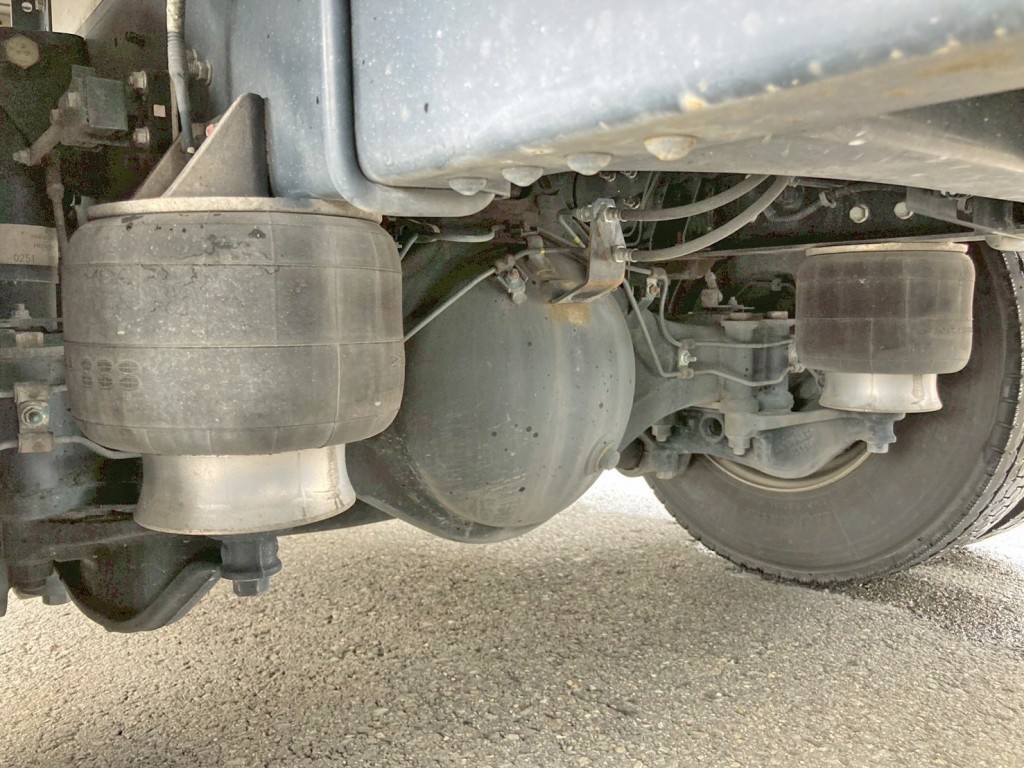 エアサスです。|日野 レンジャー 2KG-FD2ABG(2WD)の写真5