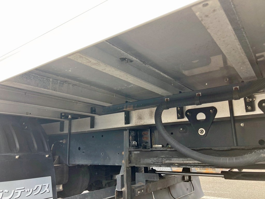 シャーシとネタの状態です。(縦ネタ・横ネタはアルミ製です)|日野 レンジャー 2KG-FD2ABG(2WD)の写真6