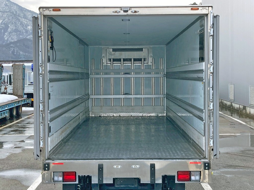 門口周りはステンレス製です。|日野 レンジャー 2KG-FD2ABG(2WD)の写真14