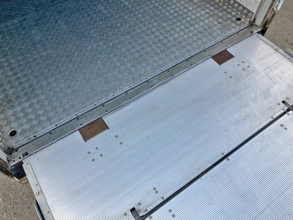 ゲートを上限まで上げた状態です。|日野 レンジャー 2KG-FD2ABG(2WD)の写真20