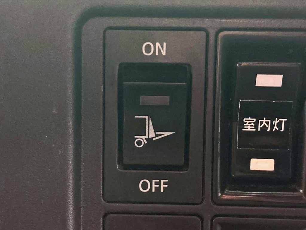 ゲートのメインスイッチです。|日野 レンジャー 2KG-FD2ABG(2WD)の写真33