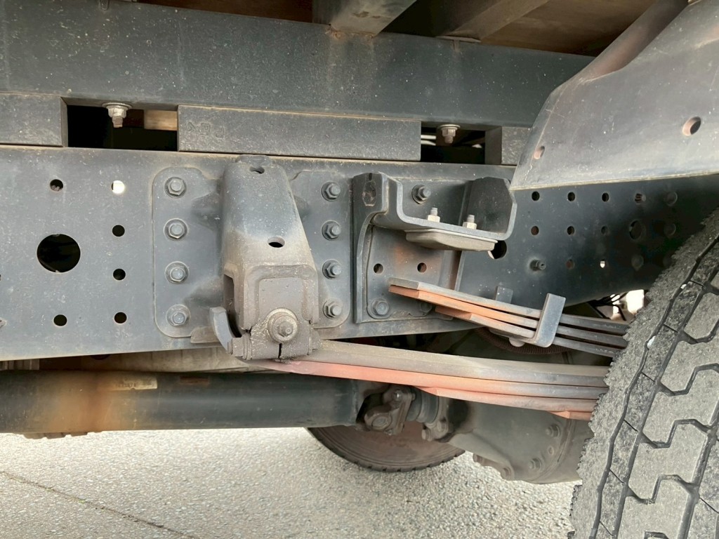 リーフサスです。|三菱 キャンター 2PG-FEB90(2WD)の写真5