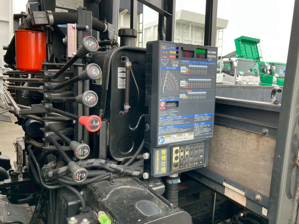 三菱 キャンター 2PG-FEB90(2WD)の写真9