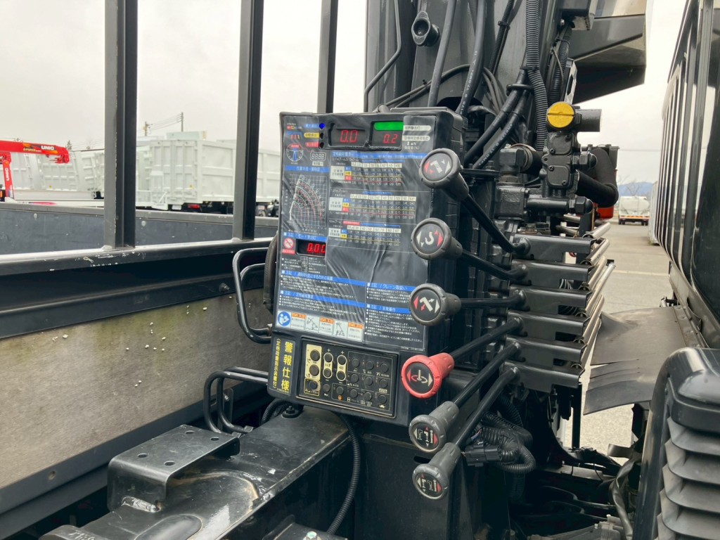 三菱 キャンター 2PG-FEB90(2WD)の写真10