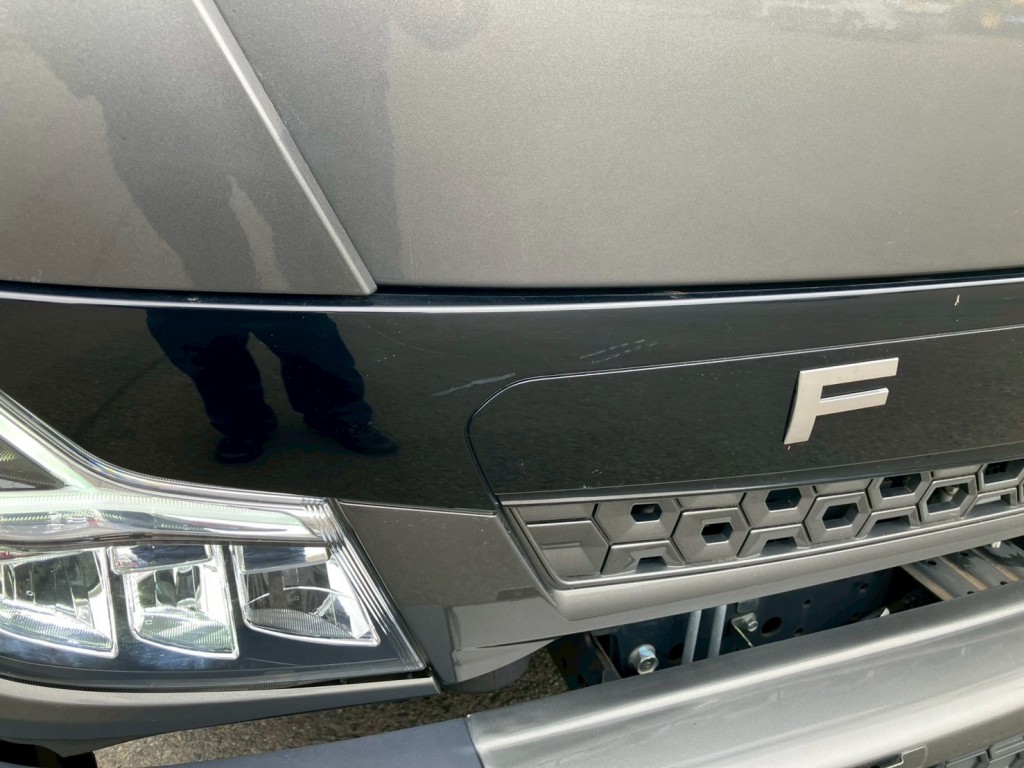 フロントパネルにキズがあります。|三菱 キャンター 2PG-FEB90(2WD)の写真22