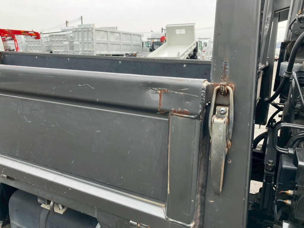 運転席側アオリにキズ・サビ・ヘコミがあります。|三菱 キャンター 2PG-FEB90(2WD)の写真32