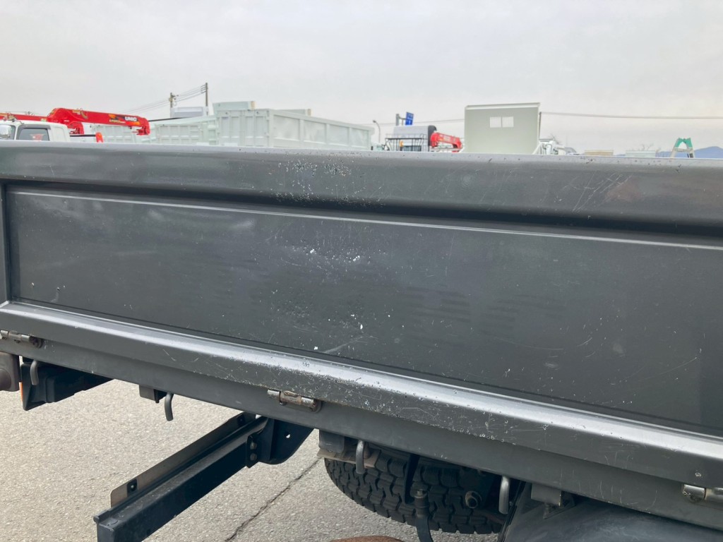 運転席側アオリにキズ・サビ・ヘコミがあります。|三菱 キャンター 2PG-FEB90(2WD)の写真33