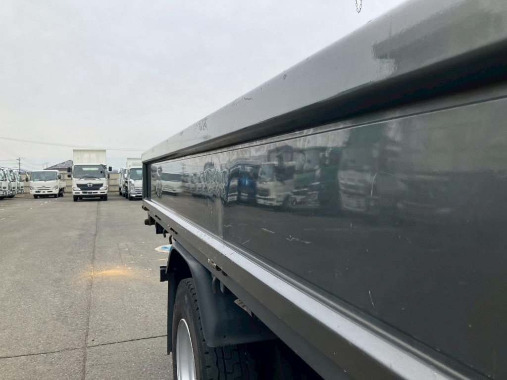 運転席側アオリに歪みがあります。|三菱 キャンター 2PG-FEB90(2WD)の写真34