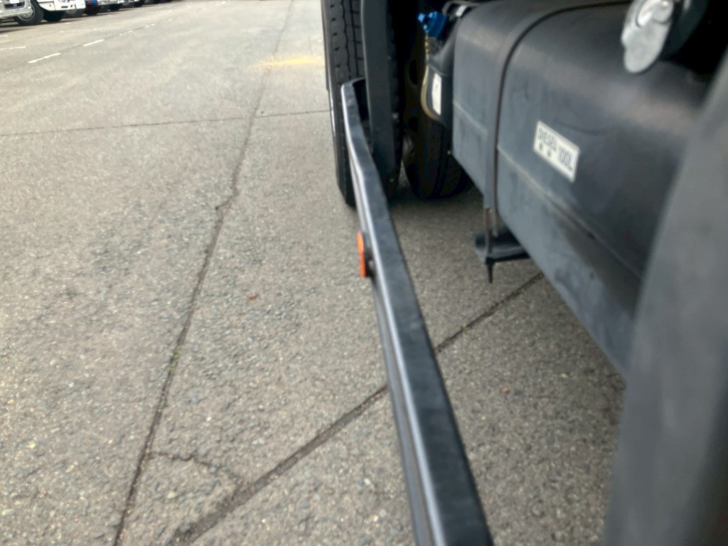 運転席側サイドバンパーに曲がりがあります。|三菱 キャンター 2PG-FEB90(2WD)の写真35