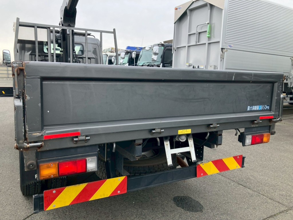 リアアオリにキズ・サビがあります。|三菱 キャンター 2PG-FEB90(2WD)の写真36