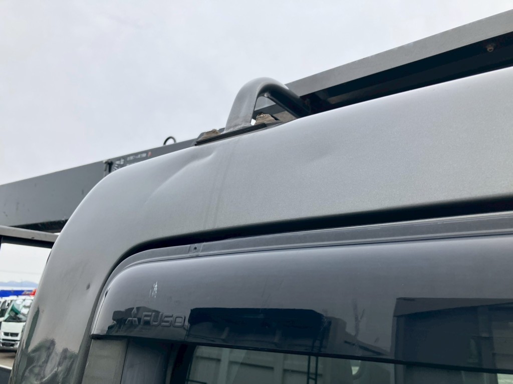 助手席側ルーフ側面にヘコミがあります。|三菱 キャンター 2PG-FEB90(2WD)の写真48