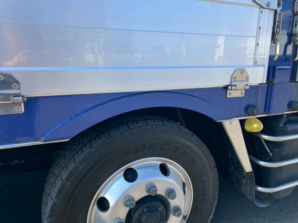 助手席側ボディーにキズ・サビがあります。|三菱 スーパーグレート 2KG-FS74HZの写真21