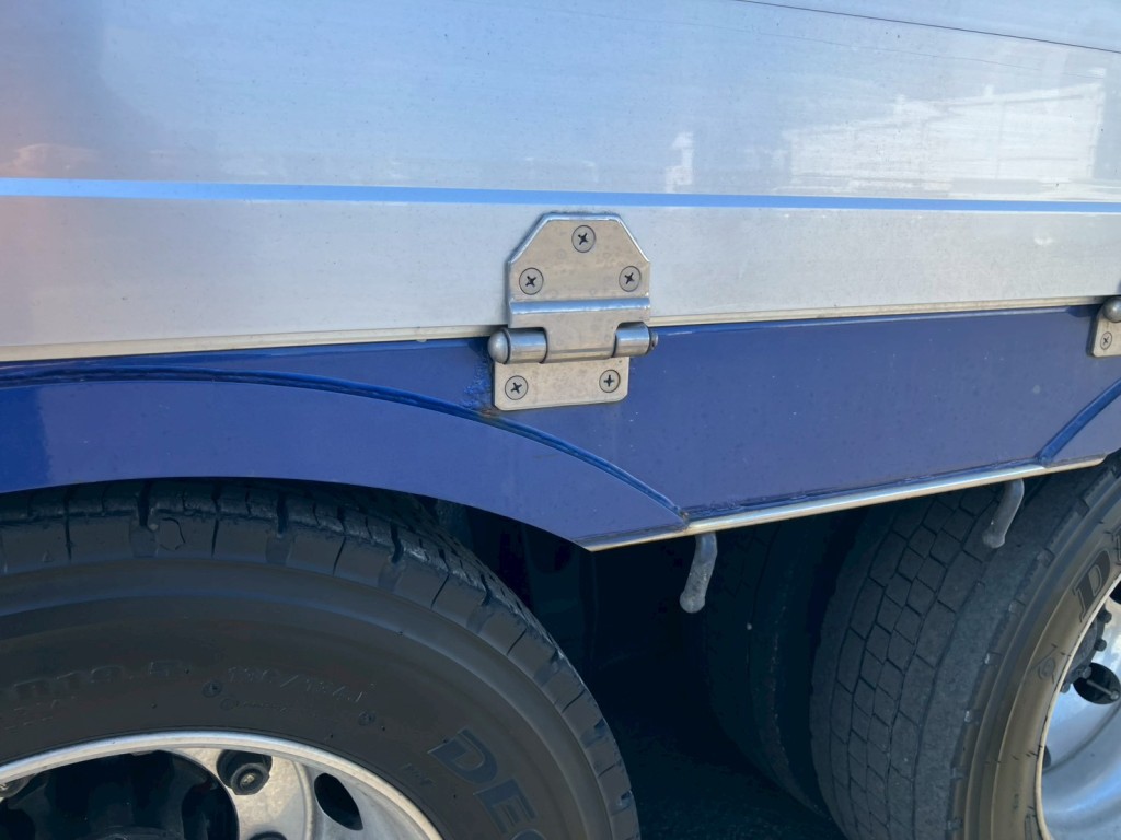 助手席側ボディーにキズ・サビがあります。|三菱 スーパーグレート 2KG-FS74HZの写真22