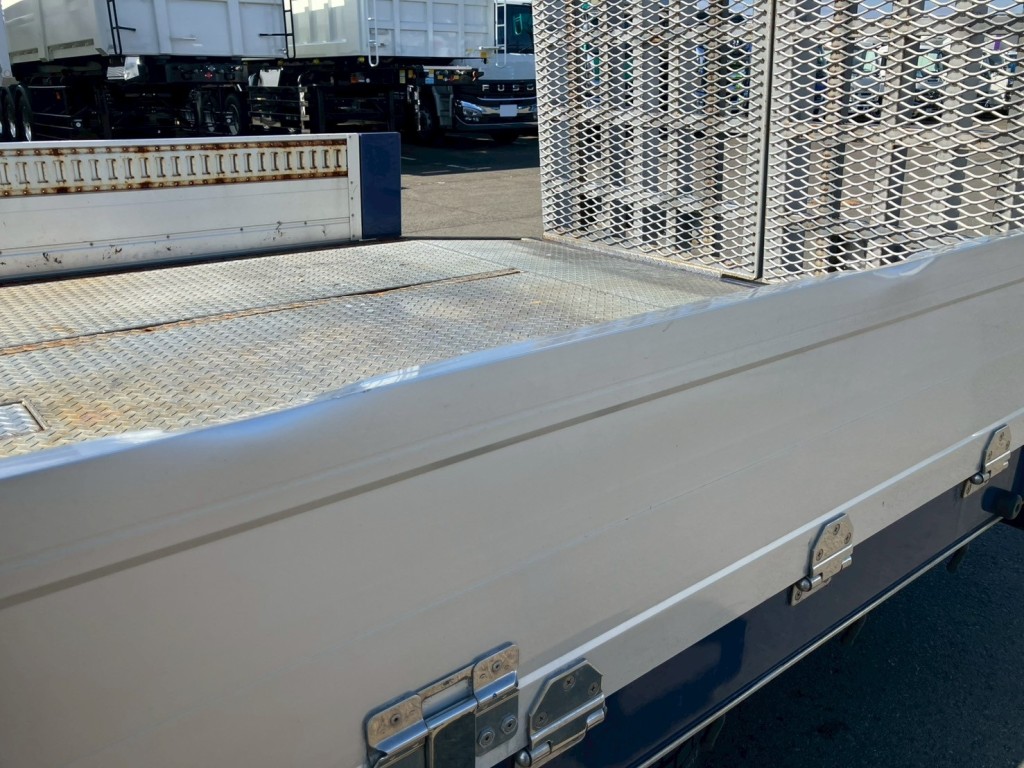 助手席側アオリにキズ・ヘコミがあります。|三菱 スーパーグレート 2KG-FS74HZの写真24