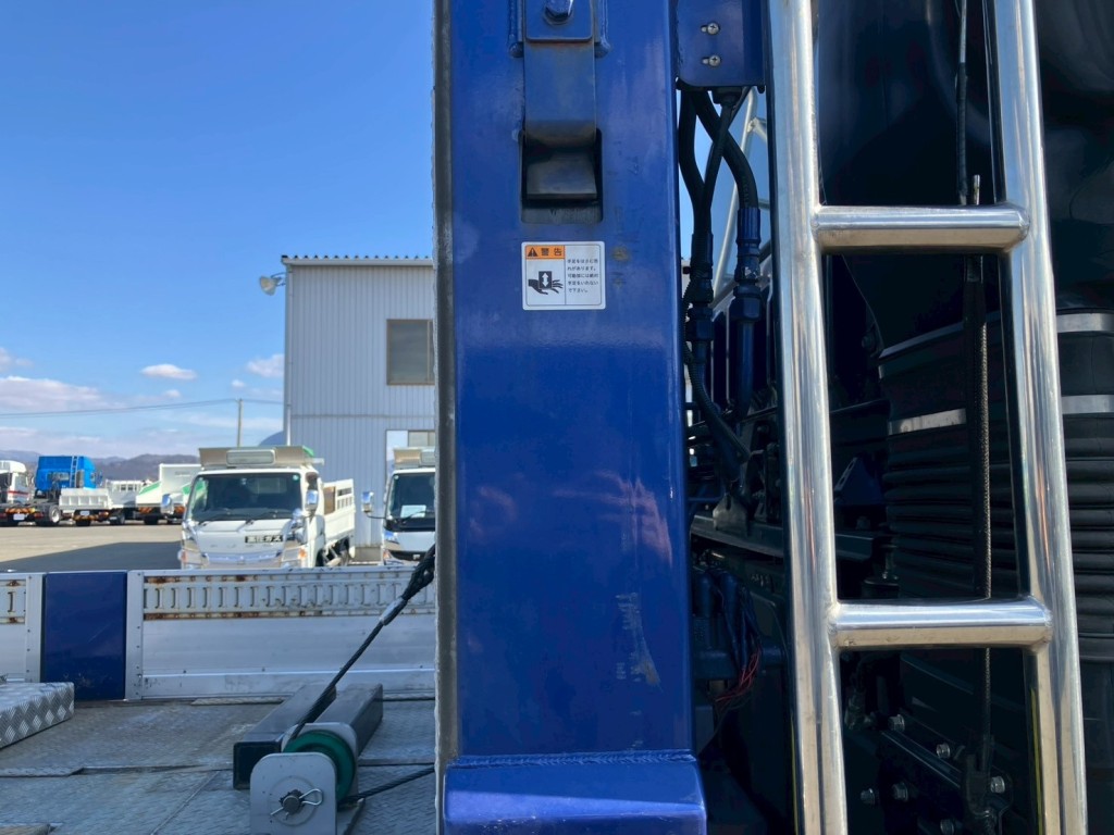 運転席側プロテクター側面にキズ・サビがあります。|三菱 スーパーグレート 2KG-FS74HZの写真26