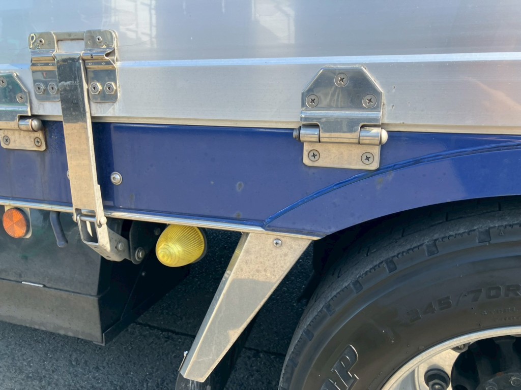 運転席側ボディーにキズ・サビがあります。|三菱 スーパーグレート 2KG-FS74HZの写真28