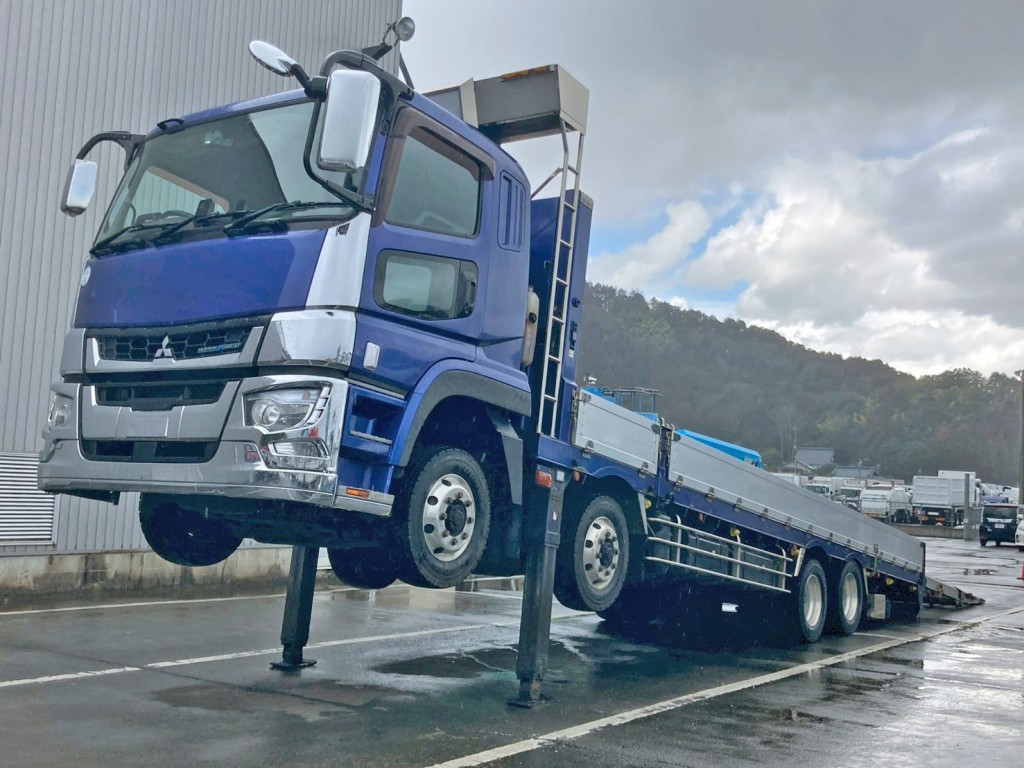 フロント周り、メッキパーツで飾っています。|三菱 スーパーグレート 2PG-FS74HZの写真1