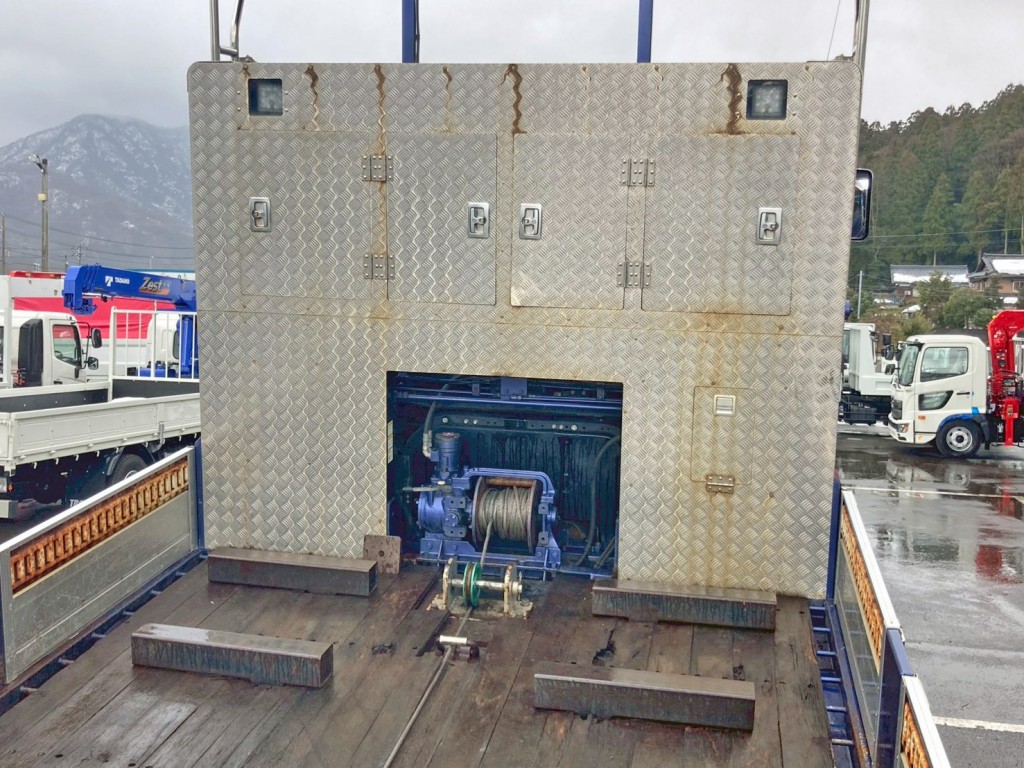 ウインチ付きです。(プロテクターは縞板アルミが張られています)|三菱 スーパーグレート 2PG-FS74HZの写真15