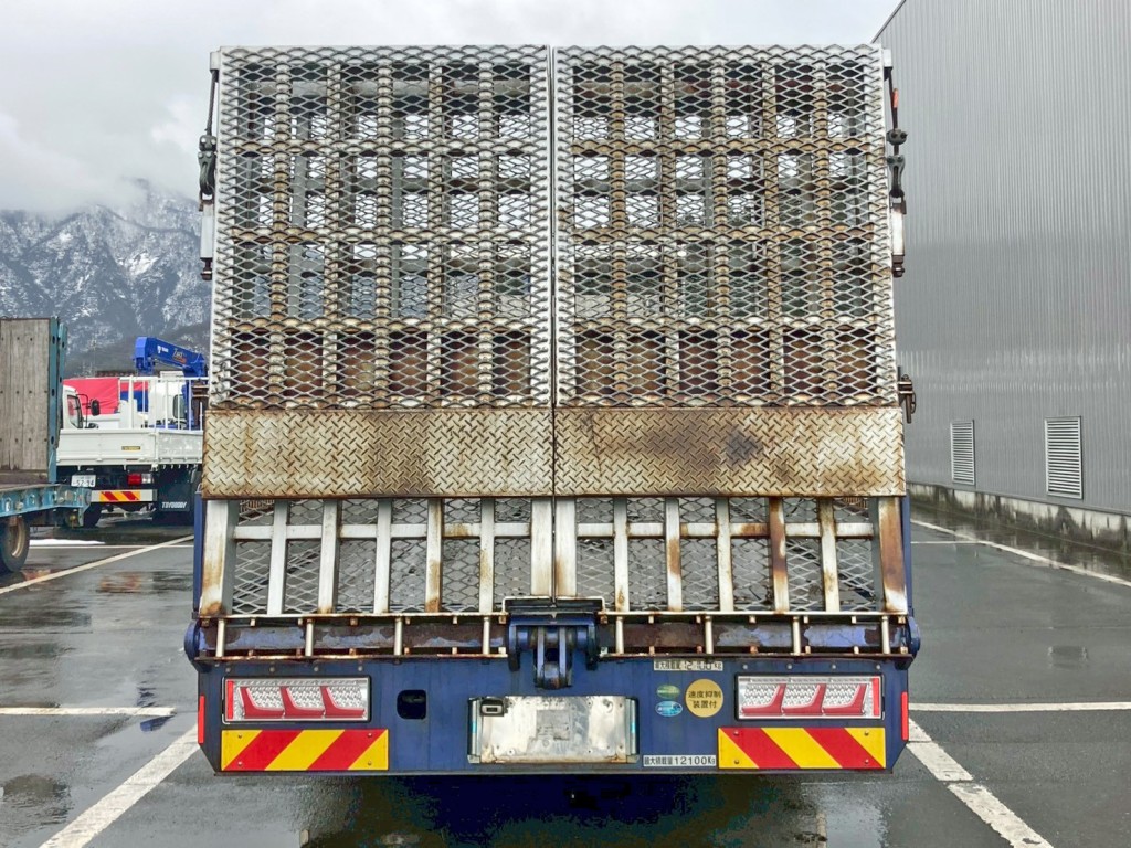 リヤ周りの状態です。|三菱 スーパーグレート 2PG-FS74HZの写真22