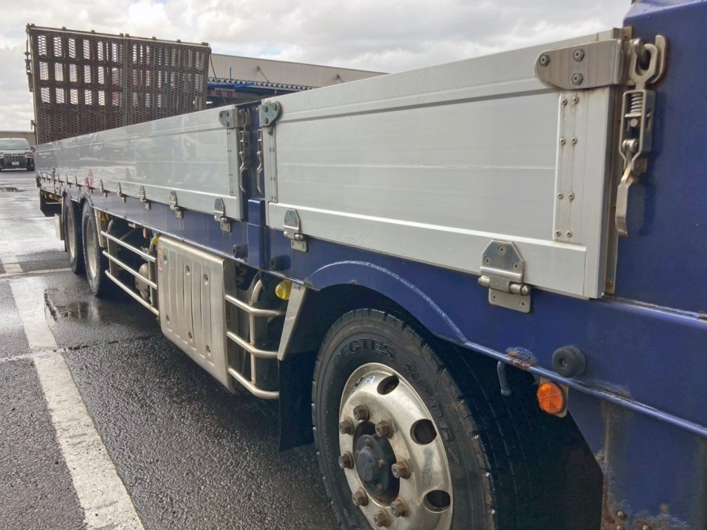 蝶番・キャッチ・サイドバンパー・リヤフェンダーはステンレス製です。|三菱 スーパーグレート 2PG-FS74HZの写真26