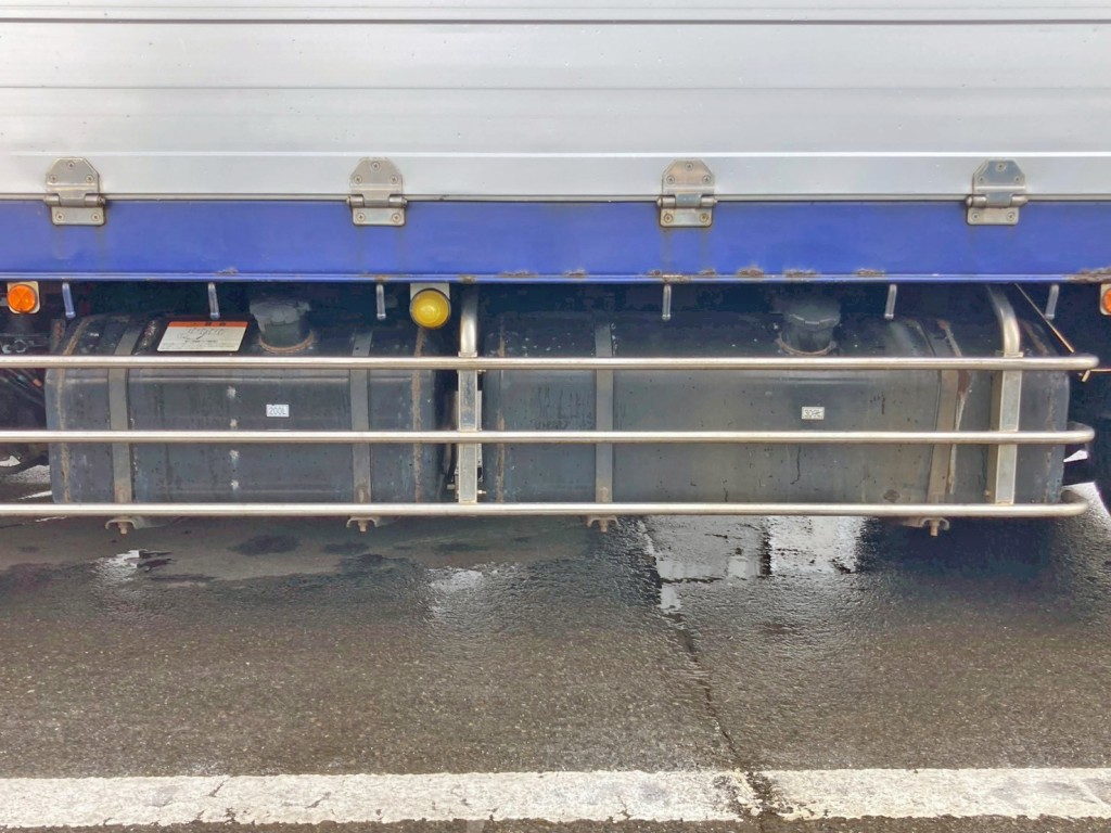 燃料タンクは200Lと300Lが付いています。|三菱 スーパーグレート 2PG-FS74HZの写真36