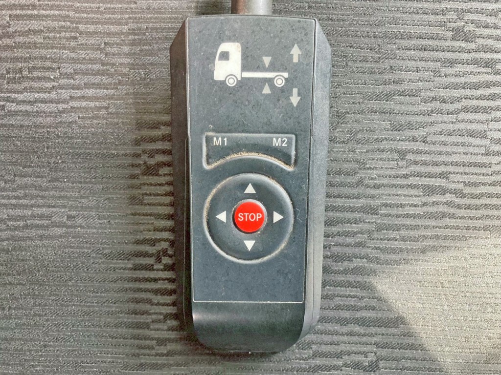 エアサスのコントローラーです。|三菱 スーパーグレート 2PG-FS74HZの写真38