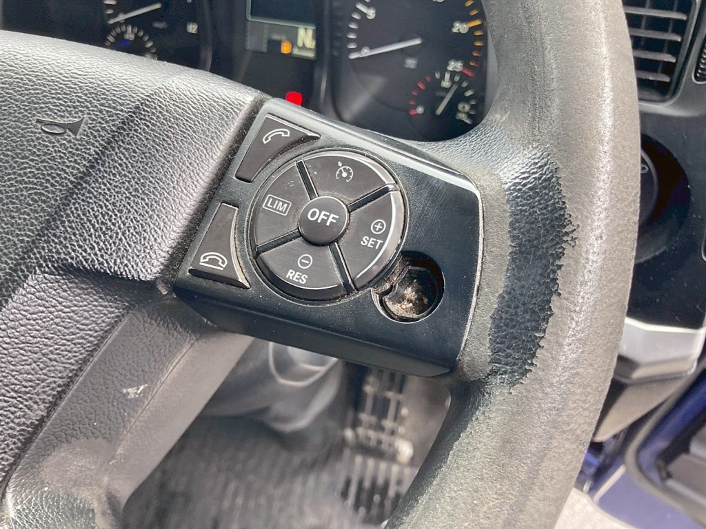 ハンドルのスイッチが欠損しています。|三菱 スーパーグレート 2PG-FS74HZの写真40