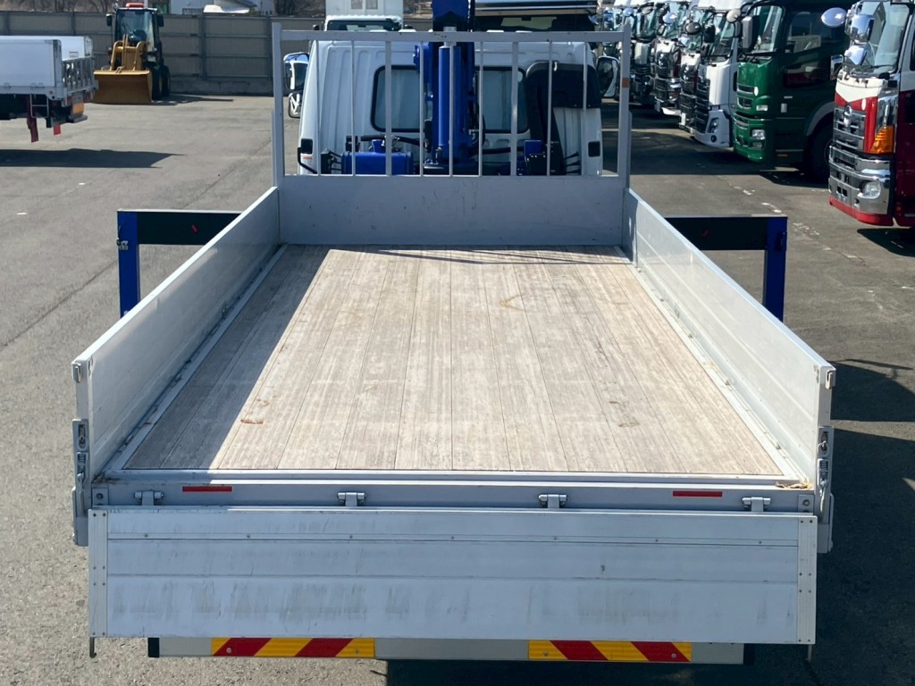 床は板張りです。|三菱 ファイター 2KG-FK62FZの写真13