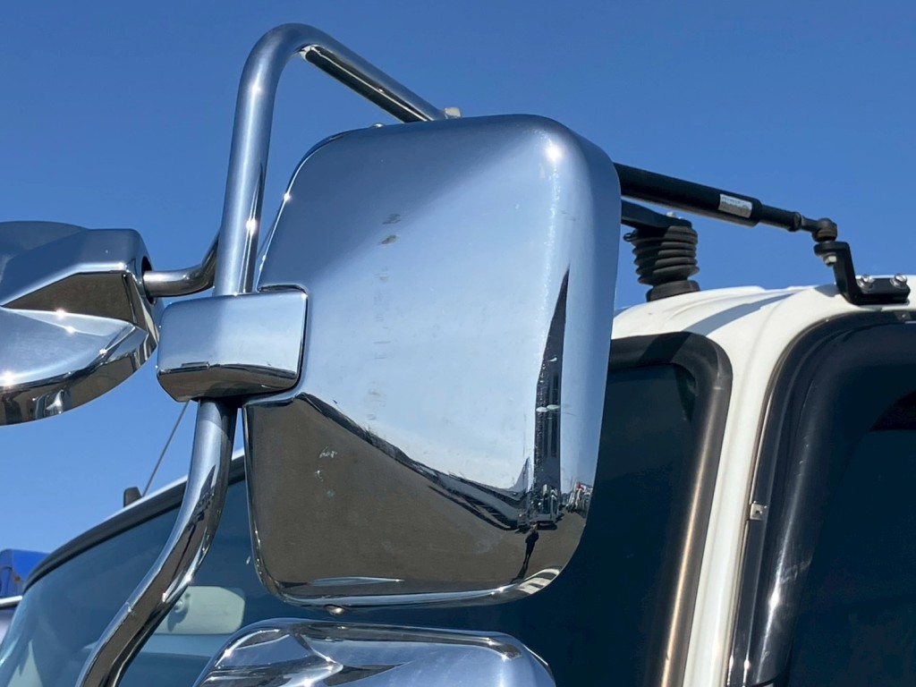 助手席側ミラーカバーにキズがあります。|三菱 ファイター 2KG-FK62FZの写真15