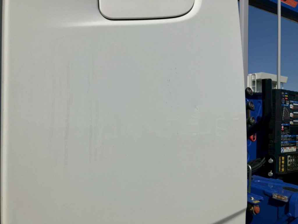 助手席側クォーターパネルにキズ・ヘコミがあります。|三菱 ファイター 2KG-FK62FZの写真16