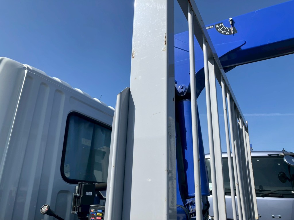 助手席側プロテクター側面にキズ・サビがあります。|三菱 ファイター 2KG-FK62FZの写真17