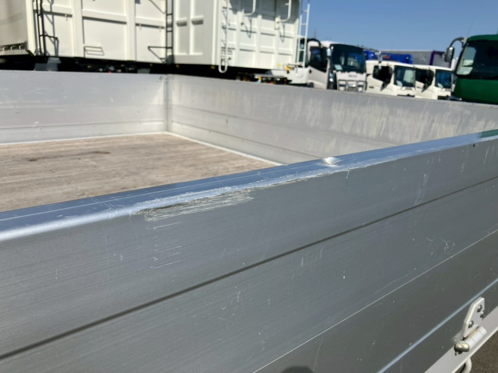 助手席側アオリにキズ・ヘコミがあります。|三菱 ファイター 2KG-FK62FZの写真19