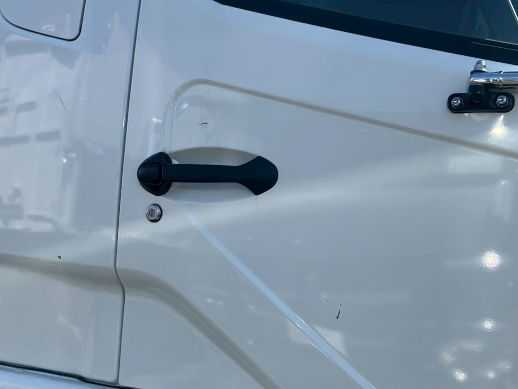 運転席側ドアにキズがあります。|三菱 ファイター 2KG-FK62FZの写真20